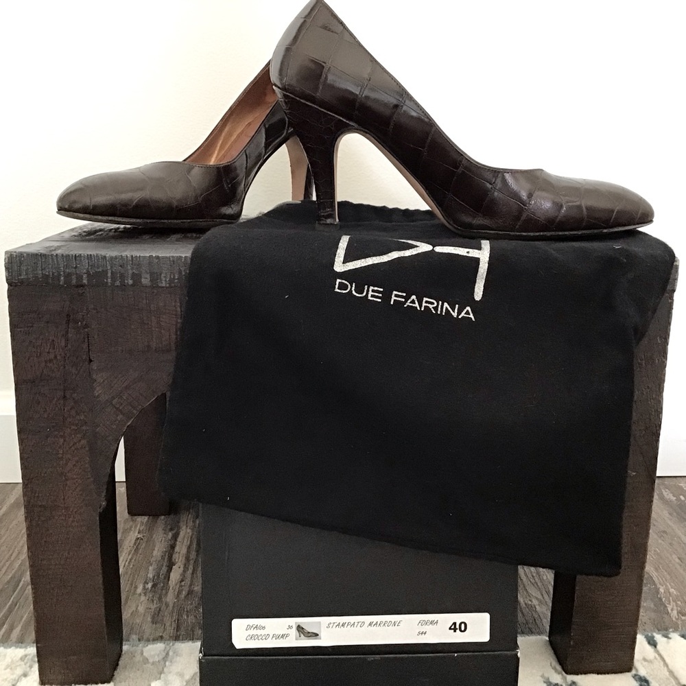 Due Farina croco pump, Italian leather, size 40